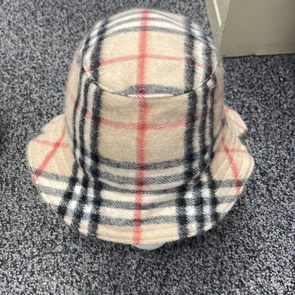 Burberry cashmere bucket hat